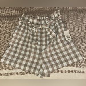 Paper bag shorts tan and white checkered pattern with cute front tie size M NWT